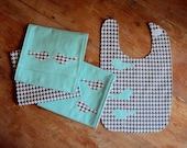 Houndstooth Bib and Burp Cloth Set