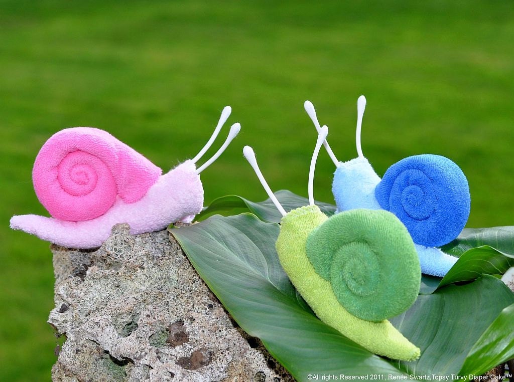 How to Make a Washcloth Snail for Diaper Cake - Video