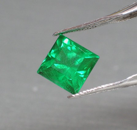 Square 2.30 ct Tsavorite - Emerald Green - Master Cut by Stephen Kotlowski - Uniquely K Mixed French Square