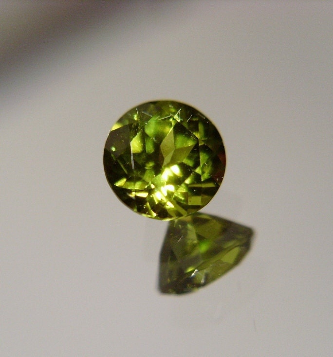 Round 1.65 ct Rare Idocrase / Vesuvianite - Brilliant Lotus Round