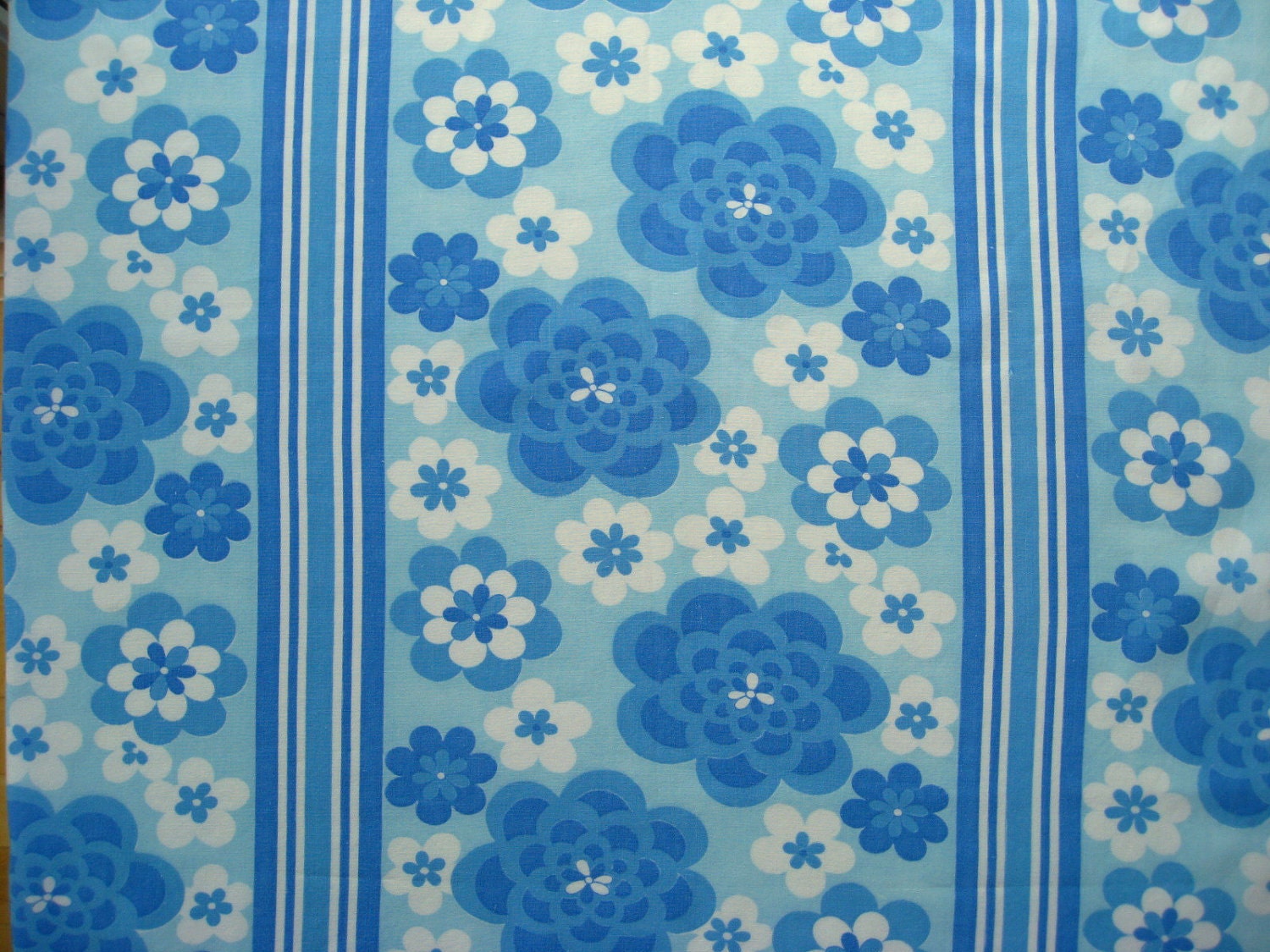 Vintage floral fabric FQ