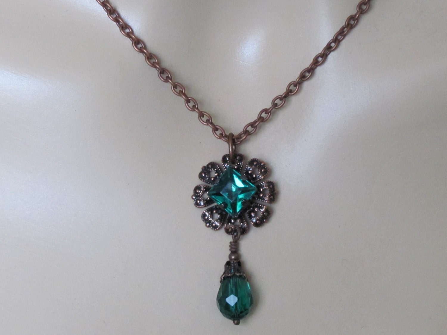 Emerald Necklace Green Necklace Bridesmaid Necklace Victorian Necklace Pendant Necklace Bridal Jewelry Women Jewelry Gift Vintage Necklace