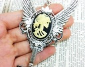 Penthesilea - Aged silver plated brass filigree pendant - Fantasy mythology inspired jewelry - Vintage victorian steampunk gothic style