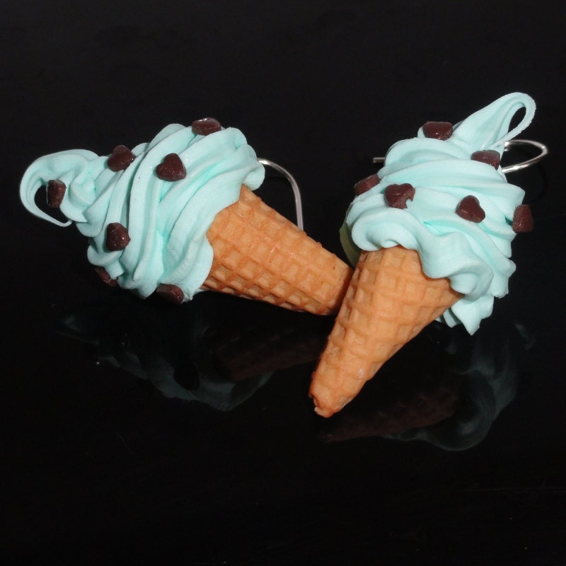 Mint ice cream with tiny chocolaete hearts - earrings