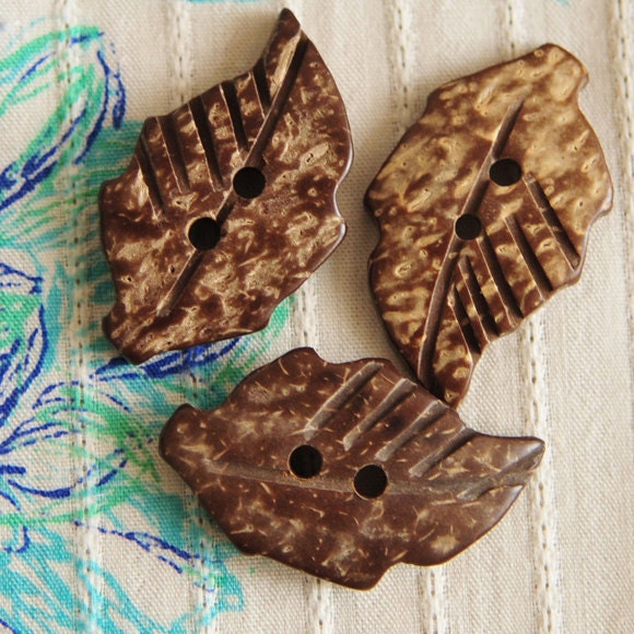 Leaf shape Coconut Shell Buttons Natural- (4 pieces)