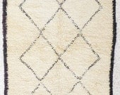 natural virgin wool carpet BENI OUARAIN berber rug from Morocco