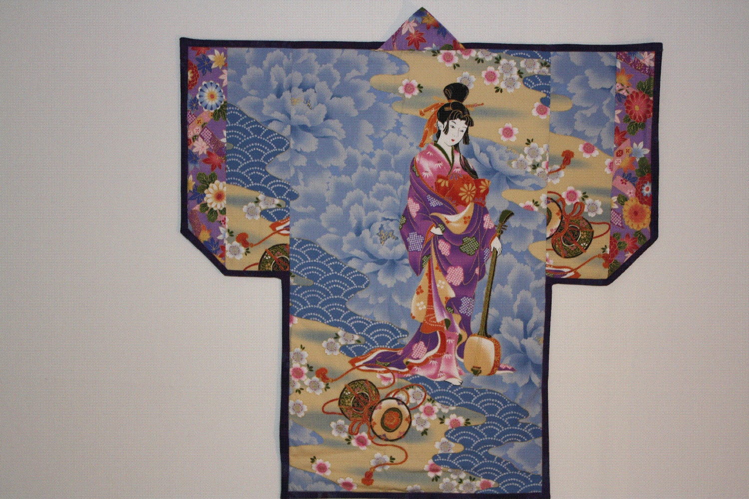 Graceful geisha wall hanging