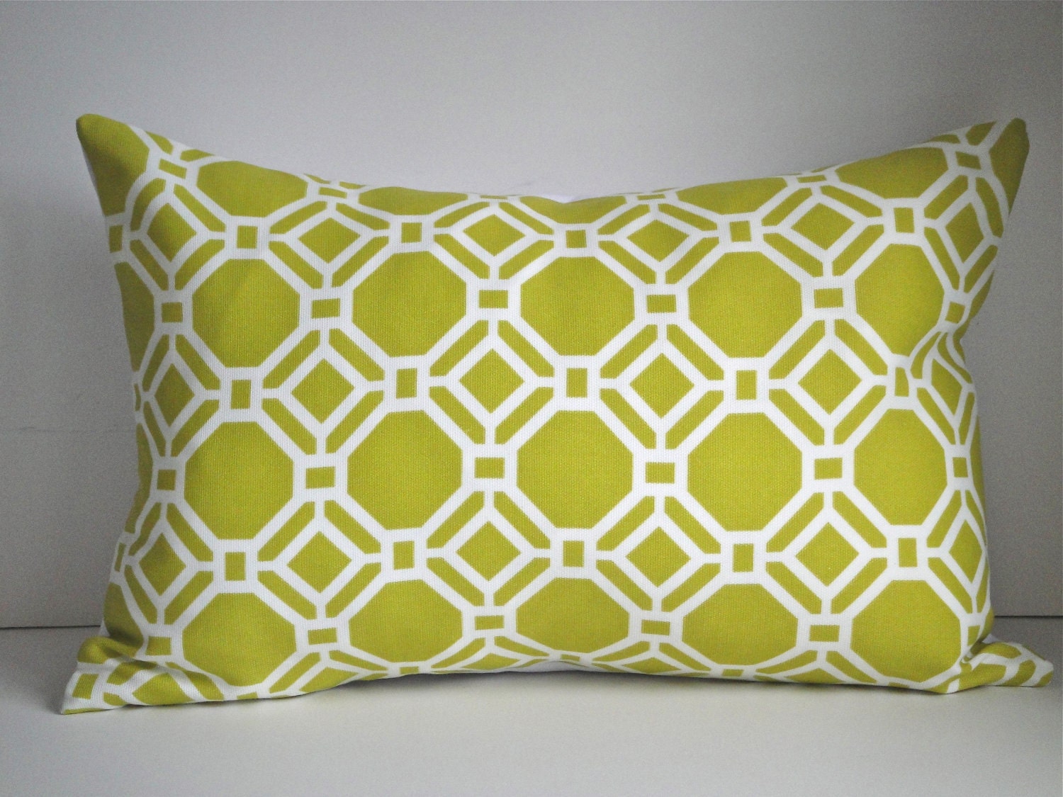 12x18 Indoor / Outdoor Pillow In Rossmere Pistachio