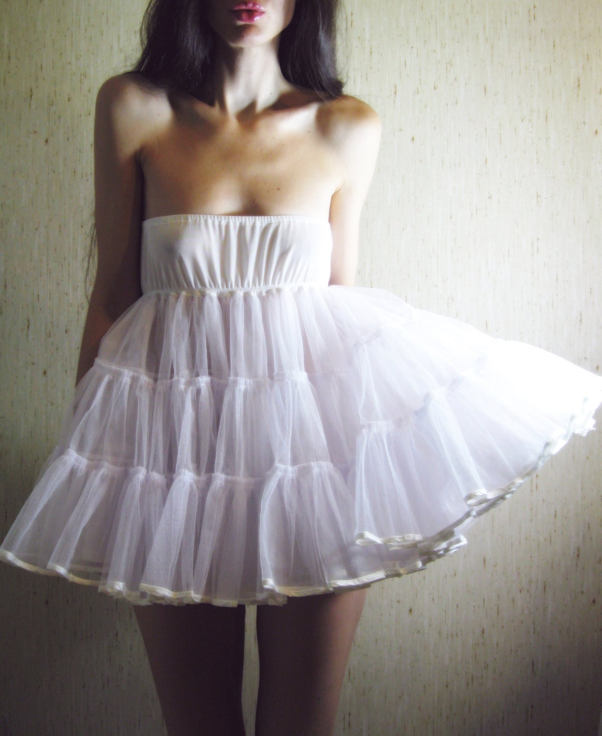 longing - vintage 60s revived beautiful white tier dress