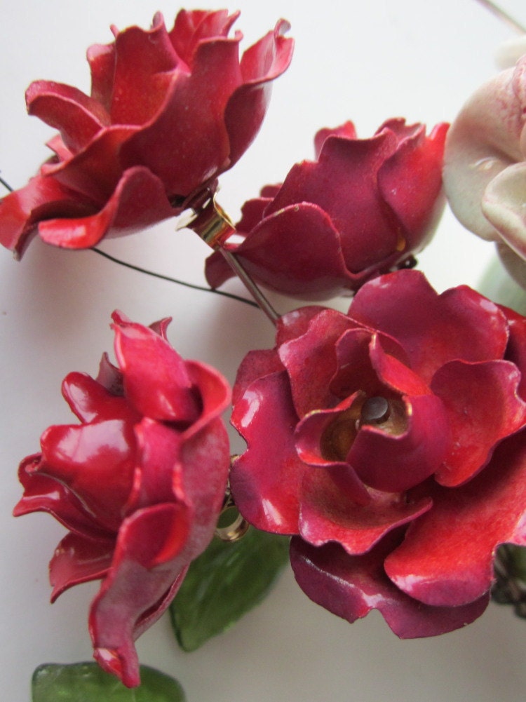 Red Metal Rose Bouquet With Stems