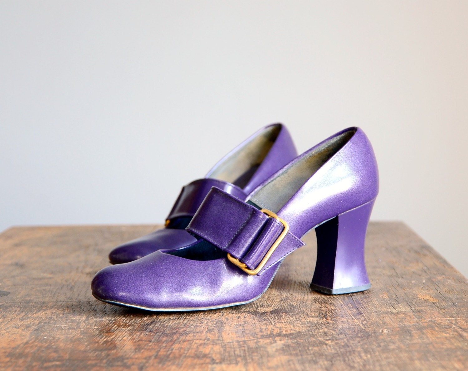 RESERVED .. Vintage 1960s Grape Purple Mary Jane Shoes .. Size 5.5