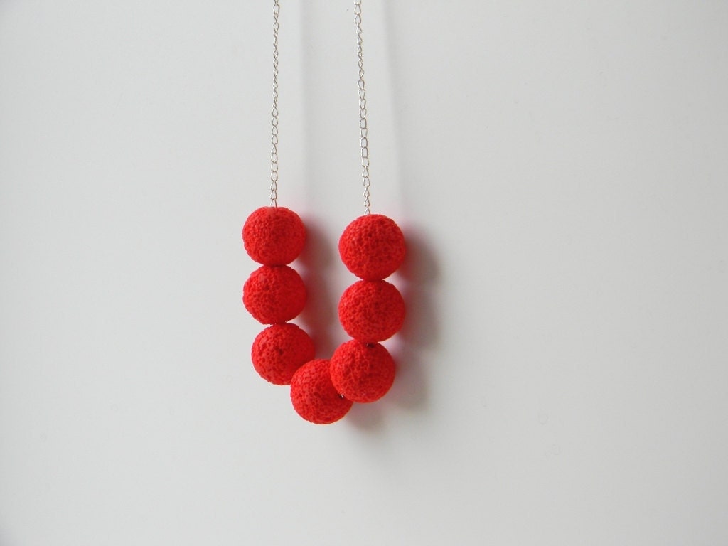 Perforated red necklace