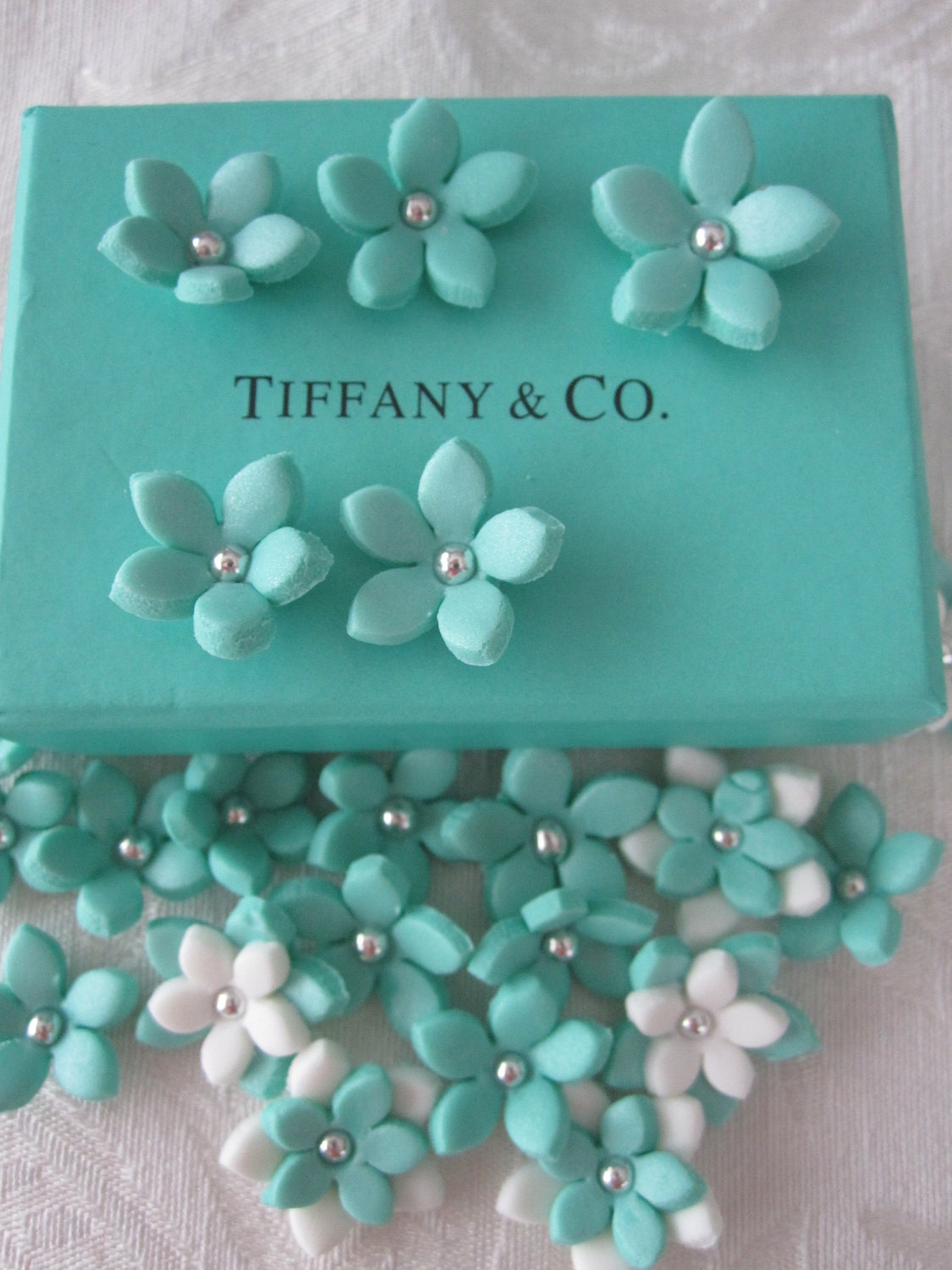 NEW with PEARL Tiffany Blue with Pearls Turquoise 3D Stephanotis Flowers 100% edible cake and cupcake tpoppers