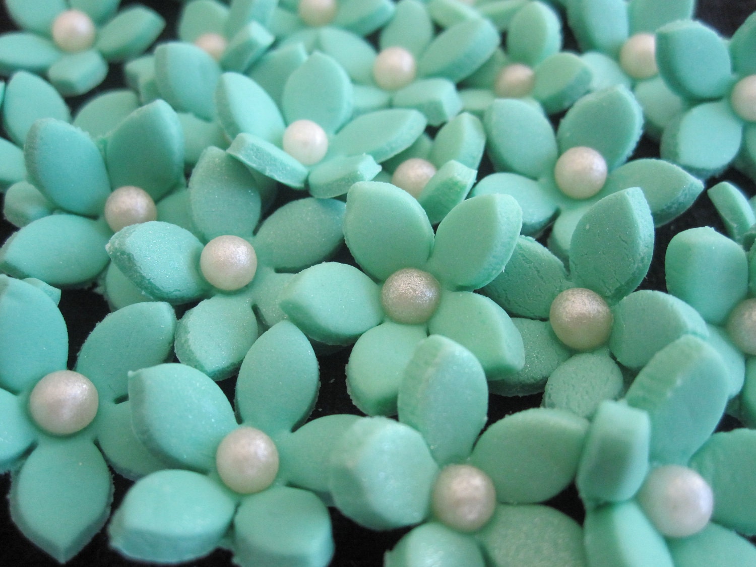 NEW with PEARL Tiffany Blue with Pearls Turquoise 3D Stephanotis Flowers 100% edible cake and cupcake tpoppers