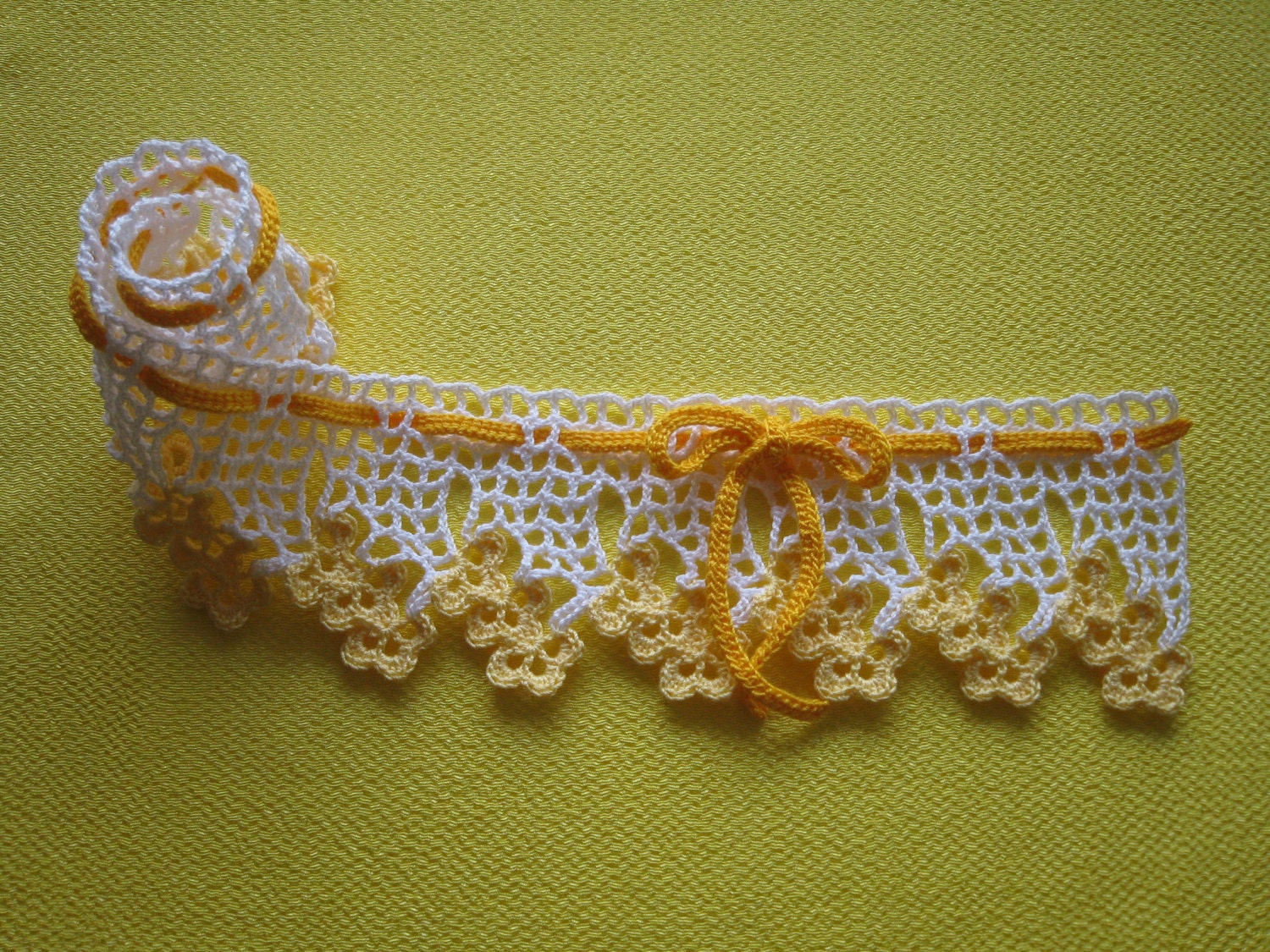 Flower lacy ribbon : Yellow