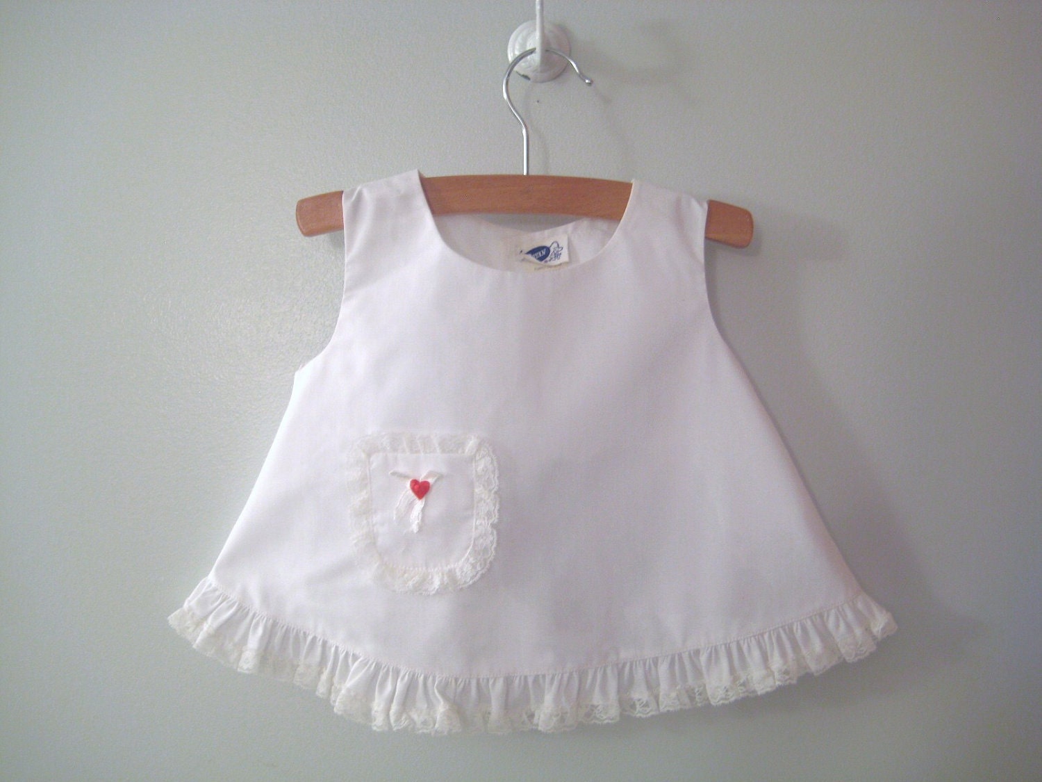 1960's White Lace Sleeveless "Heart" Dress