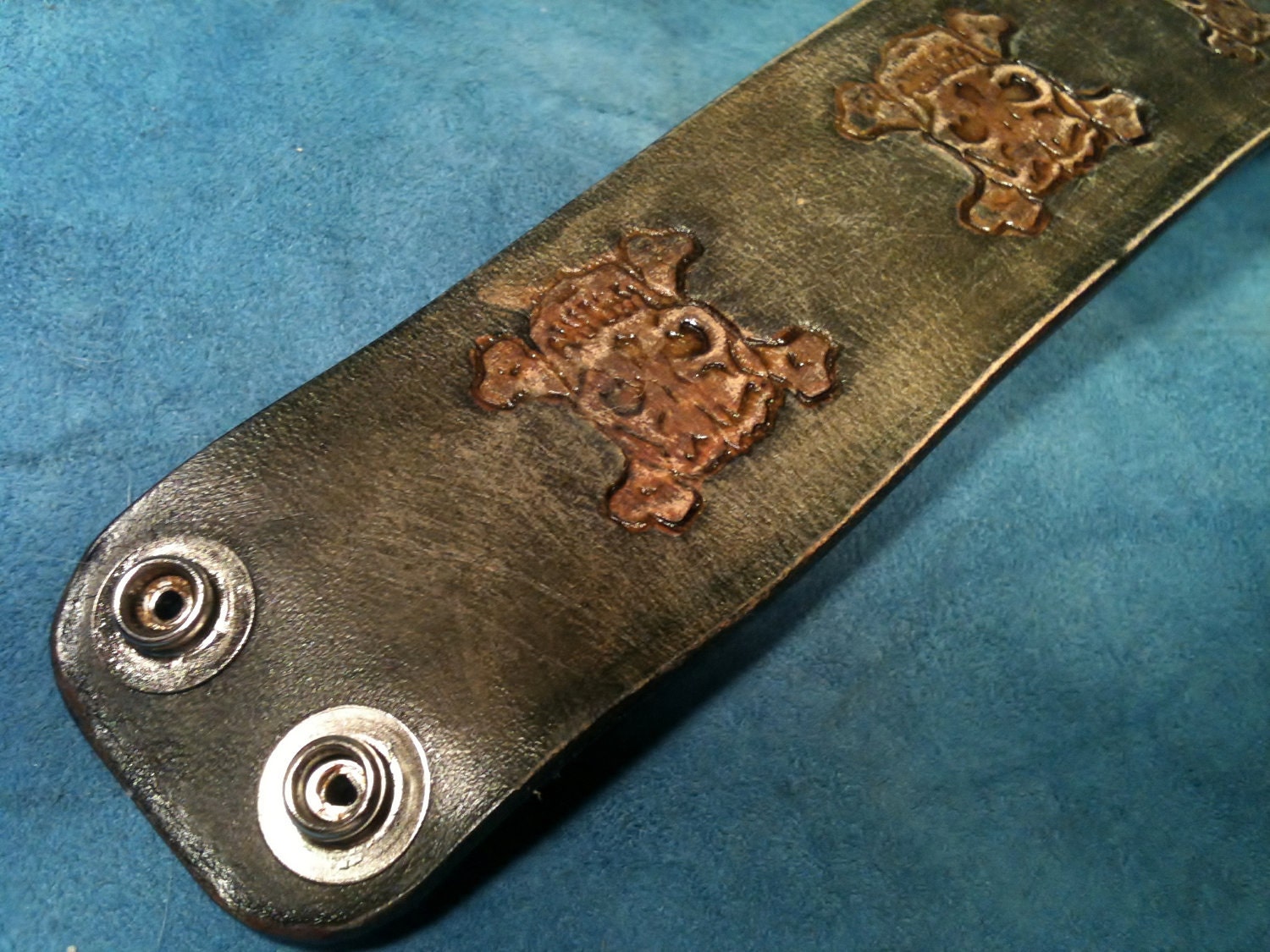 Men's Distressed Leather Cuff, Skulls, Gray