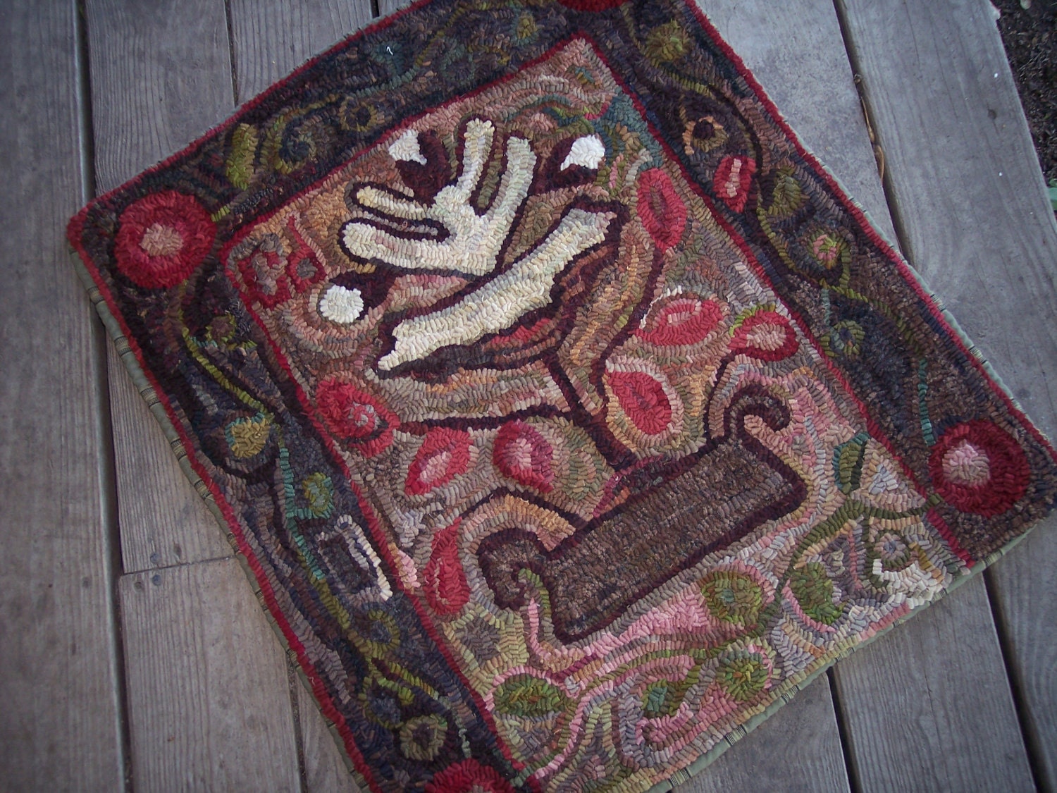 Hand hooked Wool Rug Primitive Style Flower in by ThePumpkinHouse
