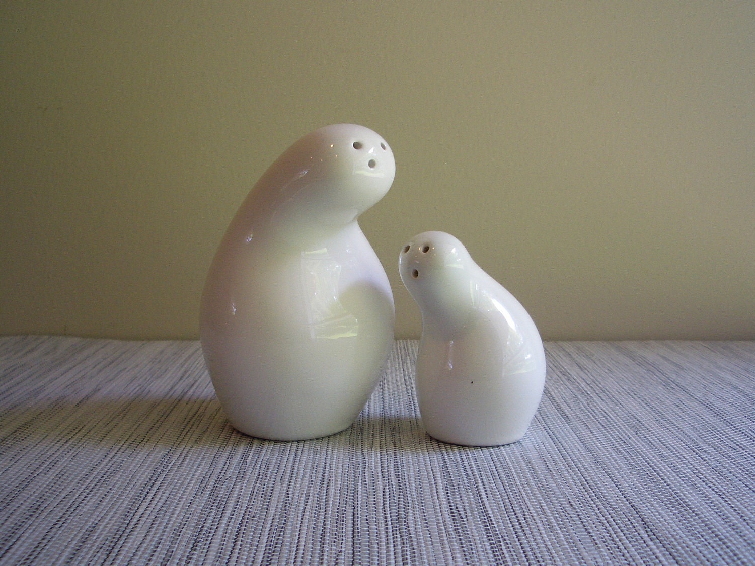 Eva Zeisel Shmoo Salt And Pepper Shakers - Mid Century Modern Red Wing Town And Country Line