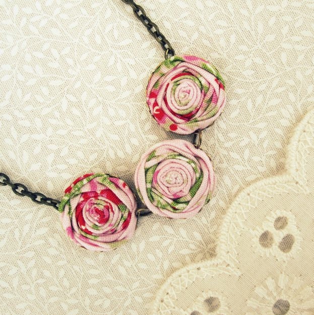 Vintage Sugar Rose Necklace in Blush Pastel Pink, Soft Cerise & Spring Garden Green Floral Fabric Flowers