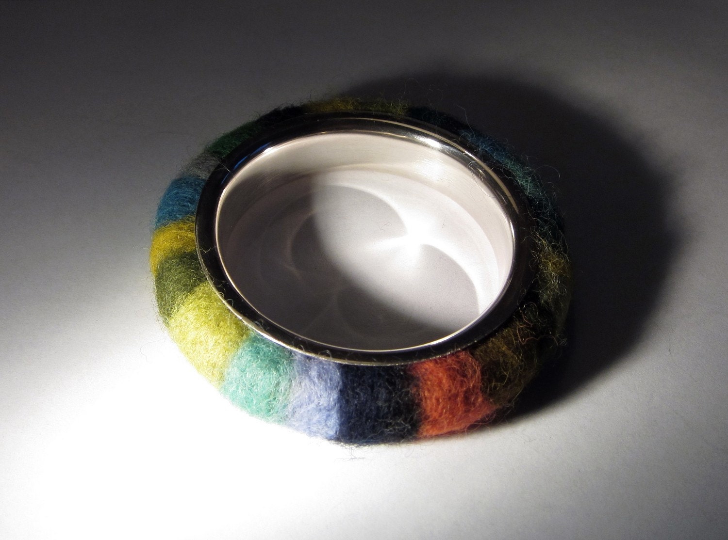 Silver/felt bracelet
