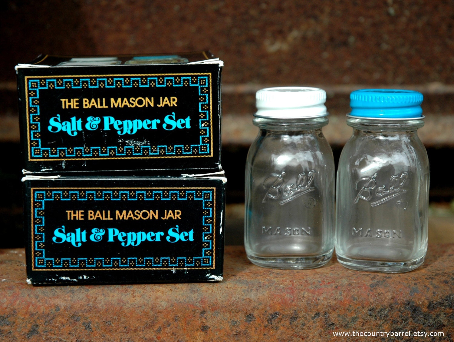 CHRISTMAS DELIVERY - Vintage Ball Mason Jar Salt and Pepper Shakers Set in Original 1970's Box - Set of 2