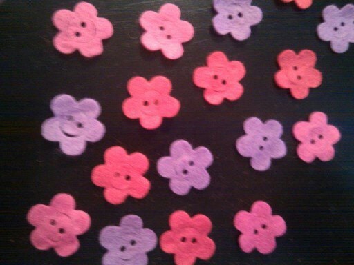 Felt die cut flower buttons in valentine colours FELT SHAPES