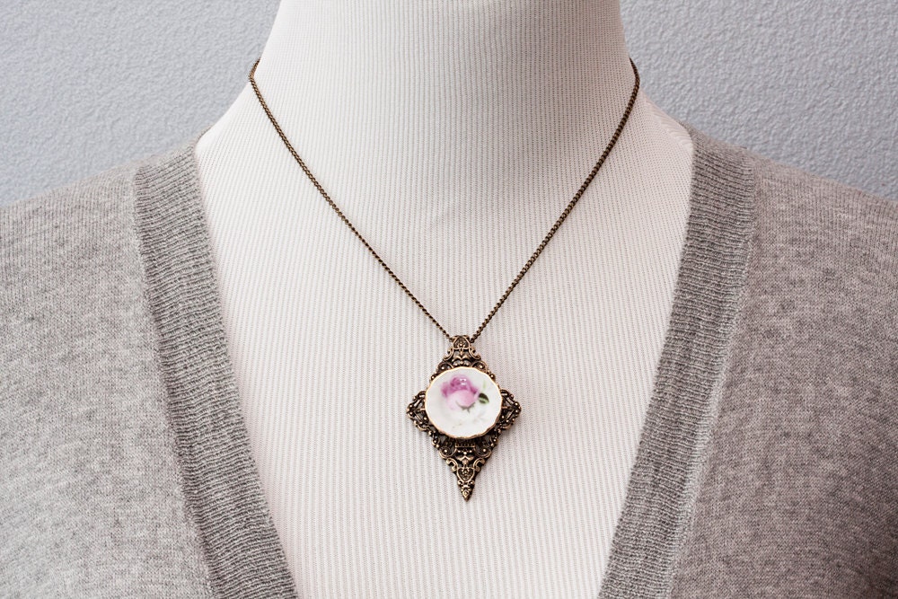 Porcelain Saucer Vintage Pendant Necklace - N022