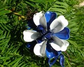 Vintage 1970s Blue and White Flower Pin