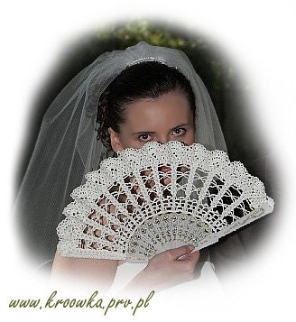 Lace wedding hand fan in IVORY, ecru victorian hand fan