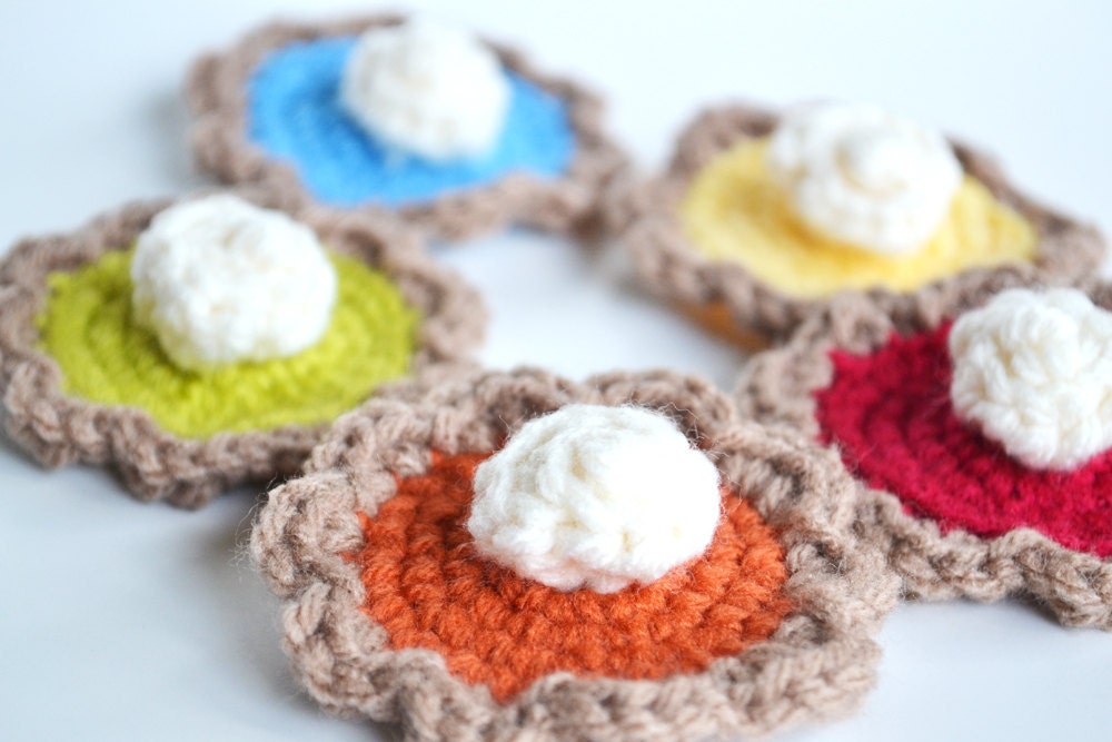 Crocheted Pie Brooch in Five Flavors