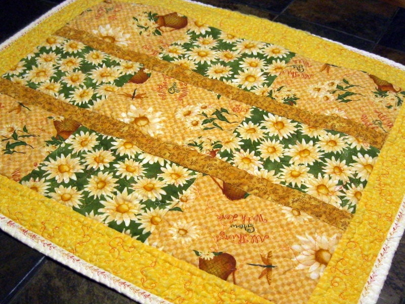Table Runner Daisy Sunflowers Spring Quilt Flowers Yellow Green Quilt Placemat Tablecloth