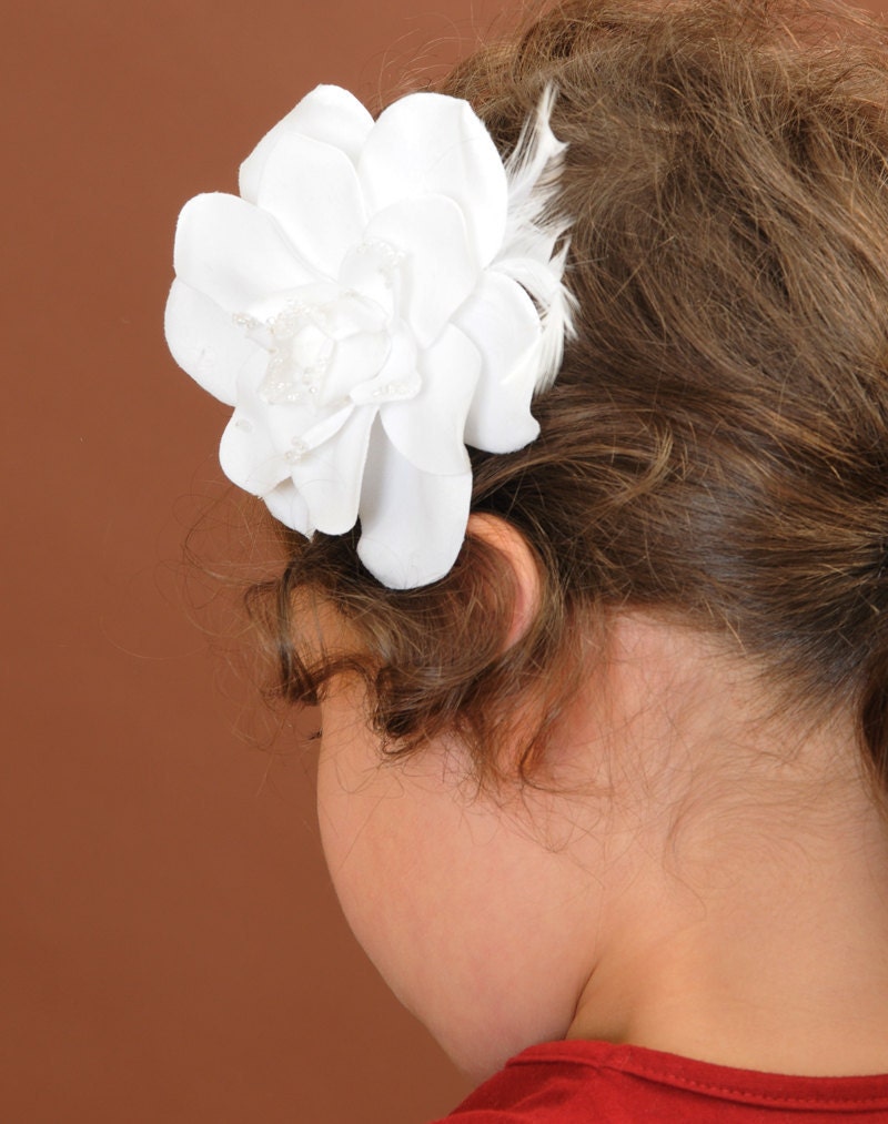 LUCY.... white bridal clip