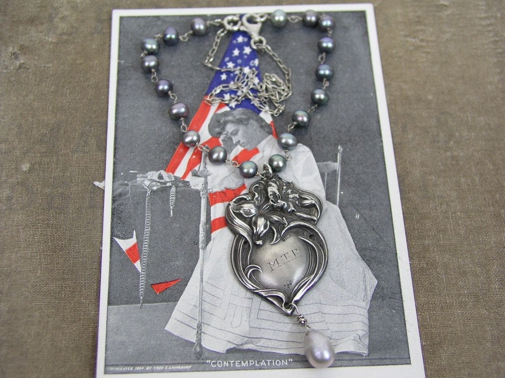 ART NOUVEAU ANTIQUE  grey pearl Vintage Assemblage Necklace