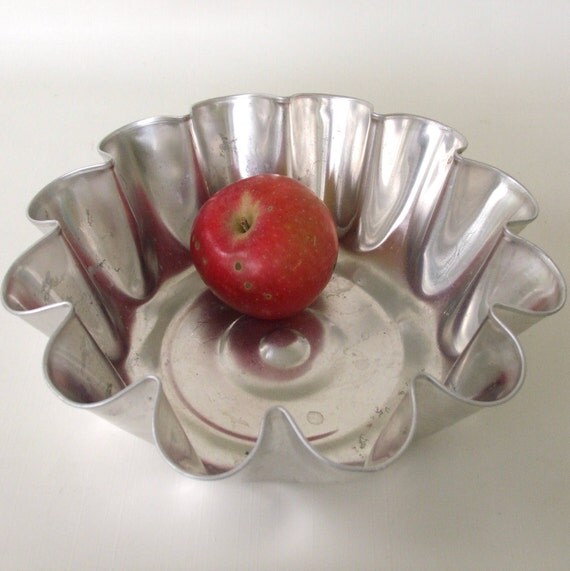 Fluted Cake Pan Jello Mold Torte Pan by LaurasLastDitch on Etsy