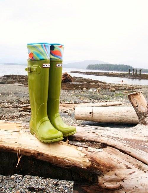 SLUGS Fleece Rain Boot Liners Turquoise with a Neon Wavy Bright Cuff, Welly Warmers, Gear For Adventures, Outdoor Fun (SM/MED 6-8 Boot)