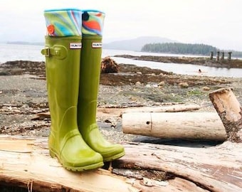 SLUGS Fleece Rain Boot Liners Turquoise with a Neon Wavy Bright Cuff, Welly Warmers, Gear For Adventures, Outdoor Fun (SM/MED 6-8 Boot)