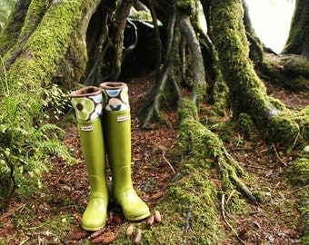 SLUGS Fleece Rain Boot Liners Brown with a Mod Pattern Cuff, Gardening Style, Fleece Socks, Rustic Nature (Sm/Med 6-8 Boot)