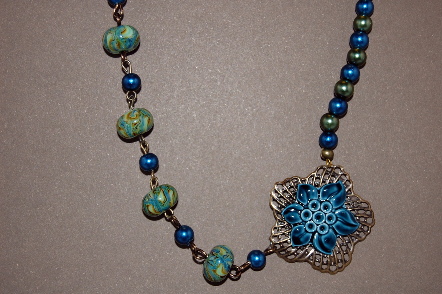 Trendy flower necklace