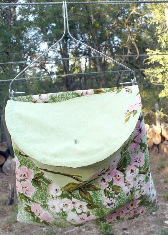 Wire-Framed Clothespin Bag - Green Vintage