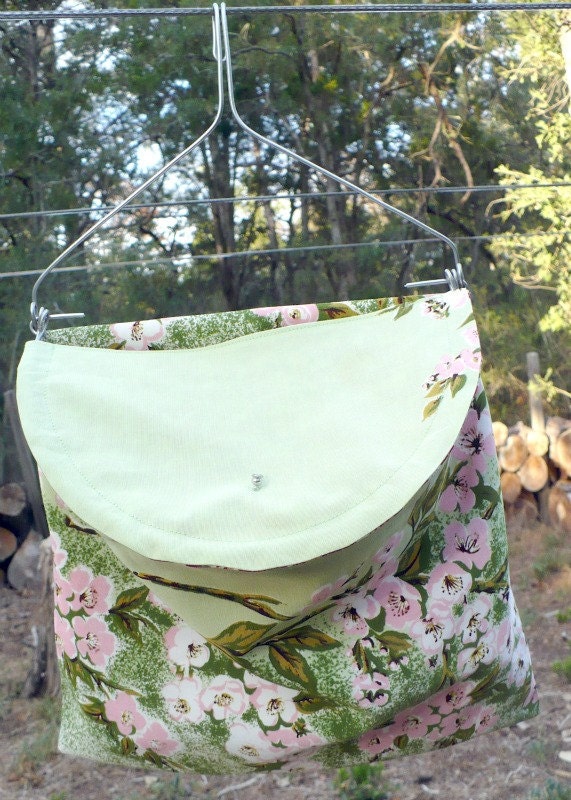 Wire-Framed Clothespin Bag - Green Vintage