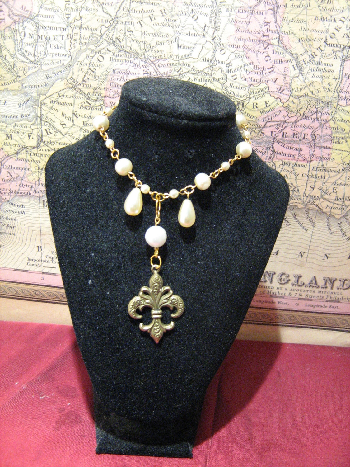 Fleur-de-Lys vintage pearl choker