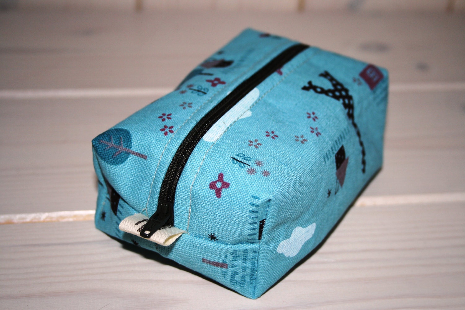 Blue Paris Design Makeup Cosmetics zip up Cube Bag