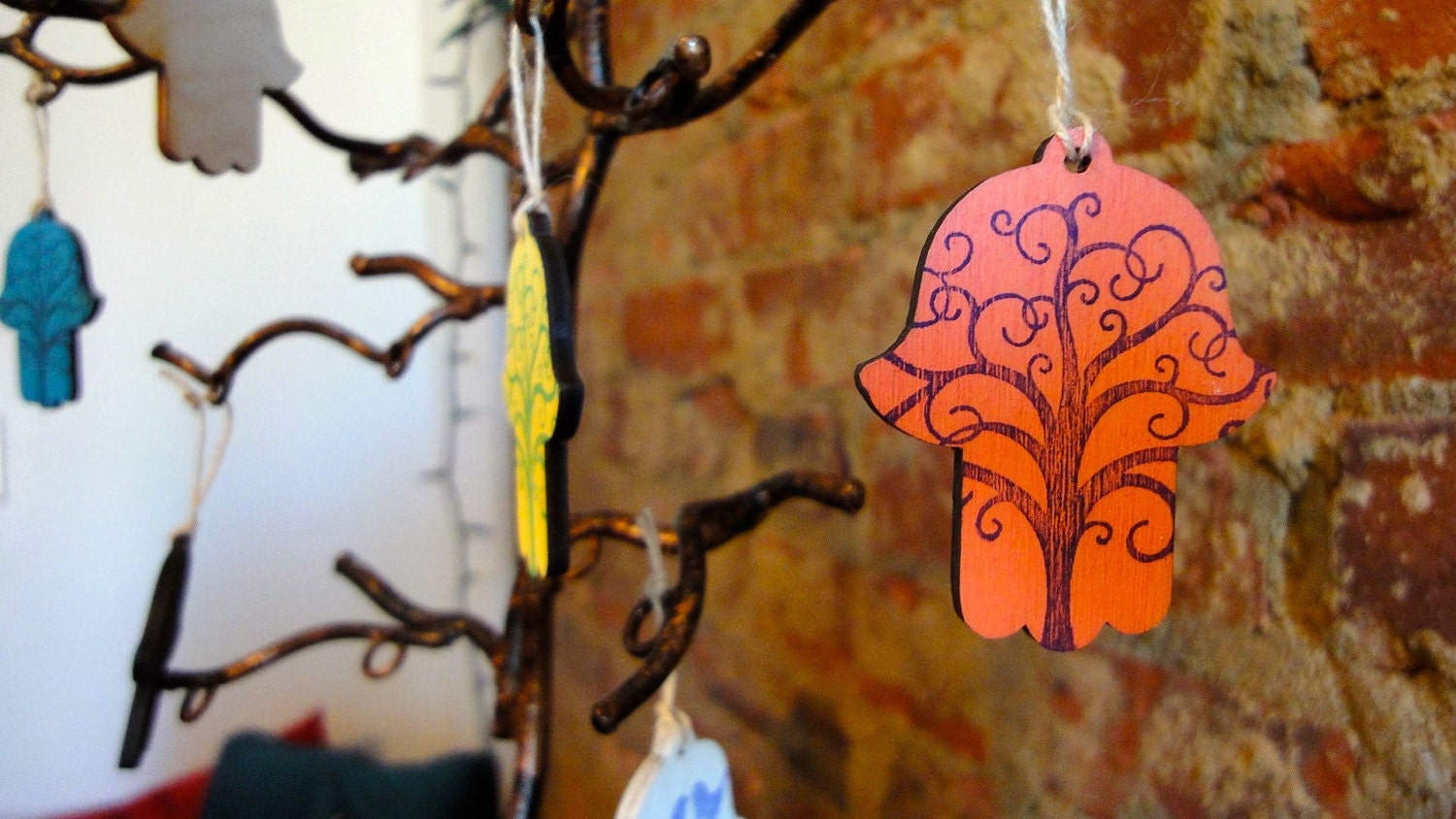 Wishing Tree Tags Wooden Set of 25 - Hamsa with Curly Tree Swirls for Weddings, Showers, Bar/Bat Mitzvah