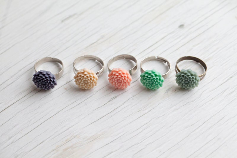 Flower Ring . Adjustable . Romantic . Spring colors . Mint . Lilac . Peach . Cream . Green