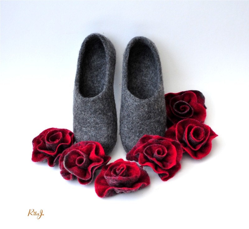 Felted slippers "Red&grey roses"