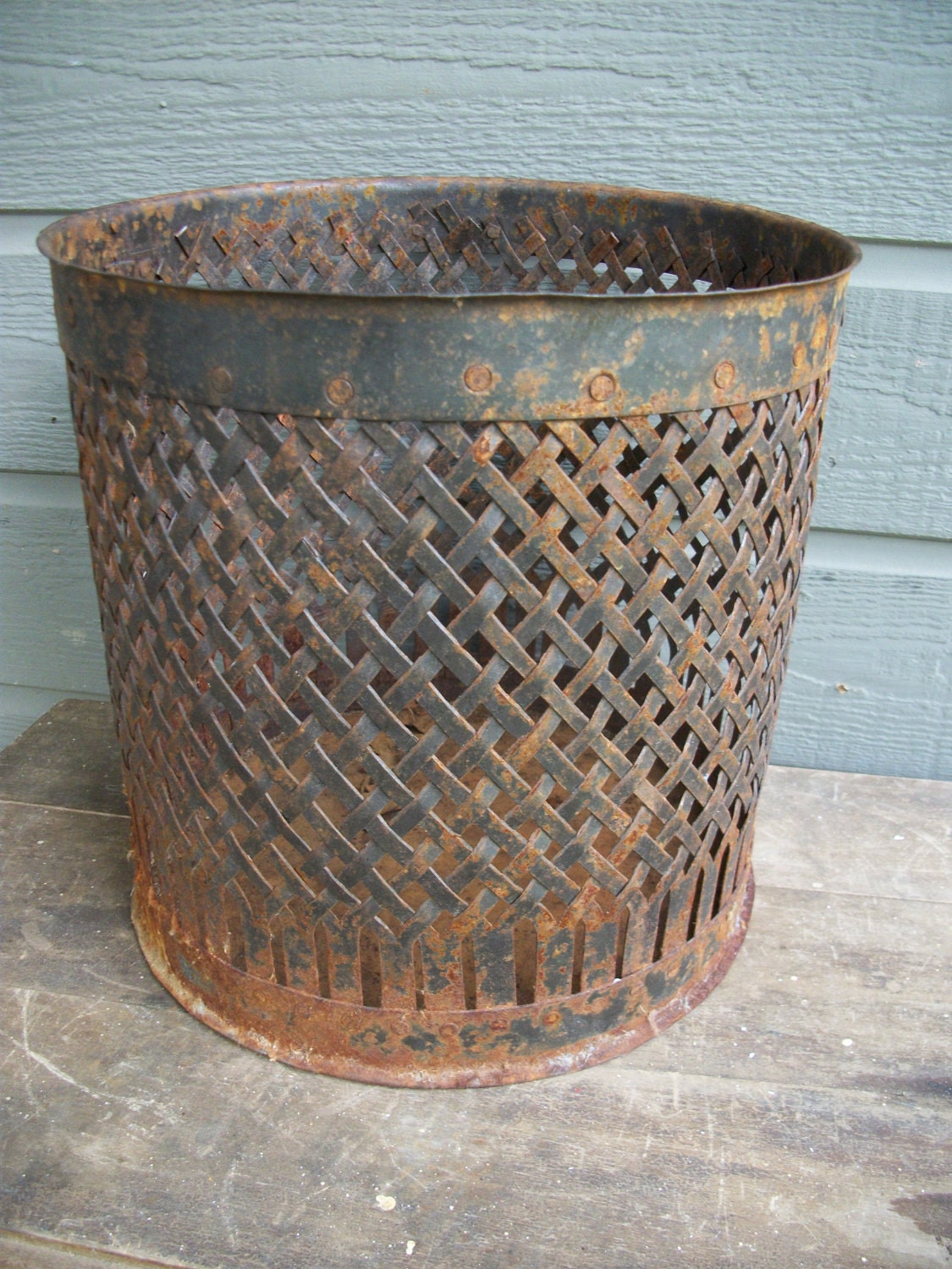 Round metal basket, rusty planter