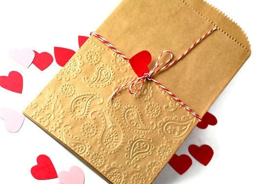 12 paisley embossed kraft paper bags . 5 by 7.25 inches . natural . candy bag . gift bag . brown . merchandise bag . favor . gift wrap