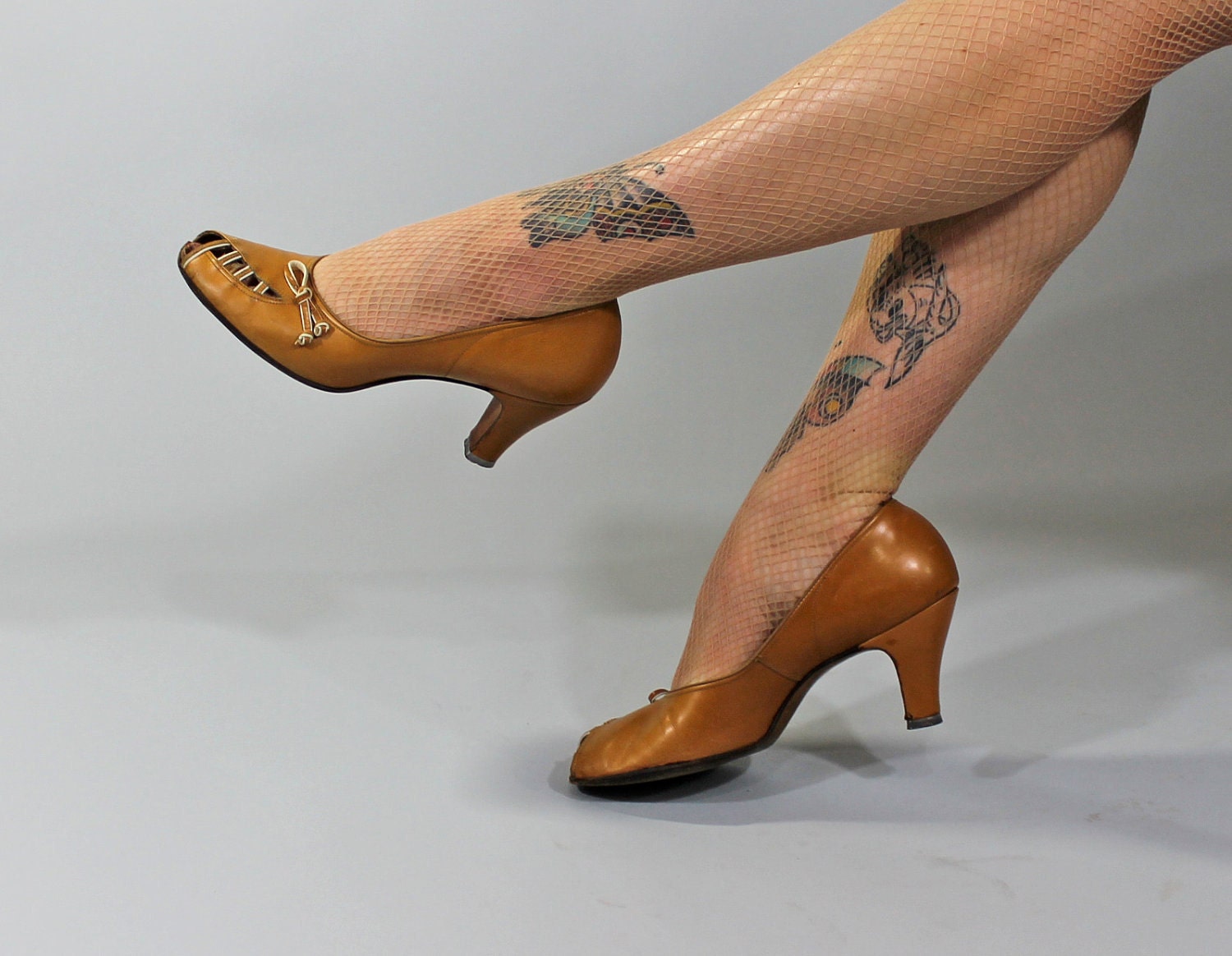 Sale /// 1940s Vintage Shoes...HEARD THAT SONG Spring Fashion Tan Leather Pumps with White Trim Peep Toe and Cut Out
