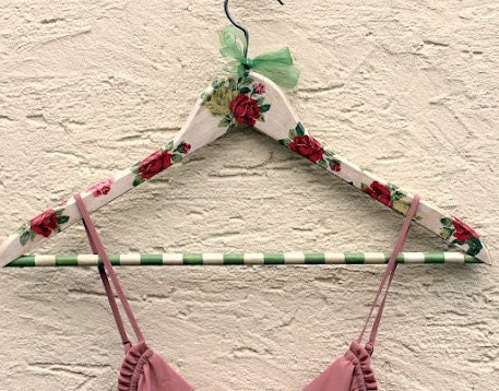 Wooden Hanger, Shabby Chic, Romantic, Eco Friendly - Red roses